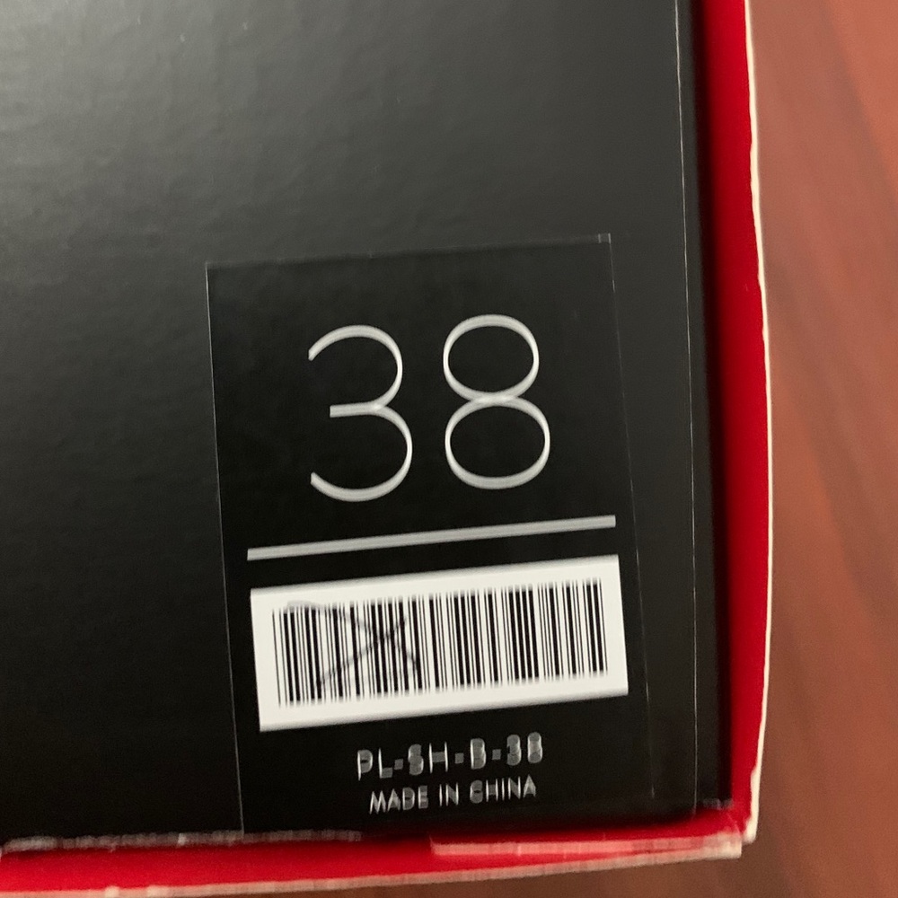 Peloton Bike Shoes Size 38 Like New - Picture 3 of 3